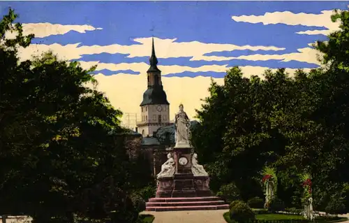 Ak Frankenberg, Friedenspark mit Siegerdenkmal und Kirche 