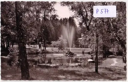 AK Bad Wörishofen Kneippheilbad, Springbrunnen im Kurpark 1956 gelaufen. 