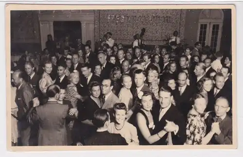 Privatfoto Borkum im Sommer 1947 Tanzveranstaltung Fest Tanztee Saxophonisten. 