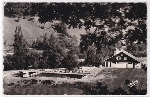 AK Allevard-les-Bains (Isere) La Piscine Schwimmbad Les Belles Alpes Francaises, 1957 gelaufen. 