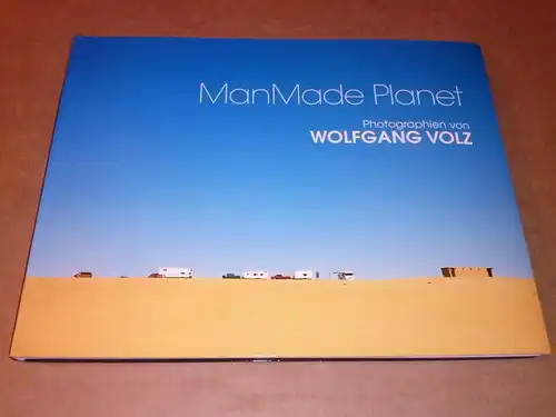 Mensch, Bernhard und Pachnicke, Peter (Hrsg.): ManMade Planet - Photographien von Wolfgang Volz - herausgegeben von Bernhard Mensch und Peter Pachnicke - Katalog 2. erweiterte Auflage 2004. 