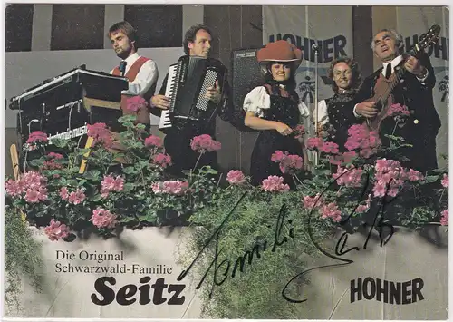 AK Autogrammkarte Die Original Schwarzwald-Familie Seitz signiert, HOHNER, ungelaufen