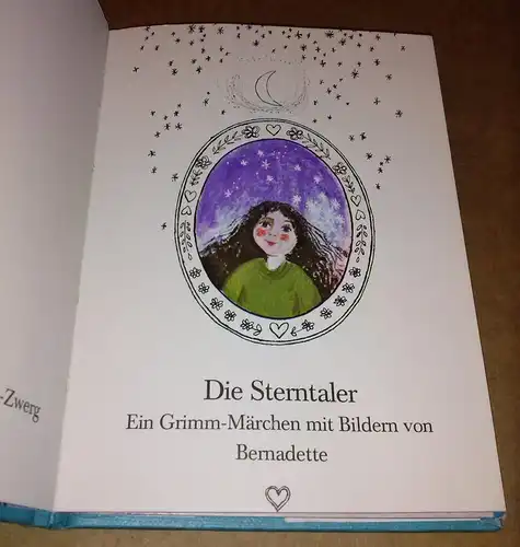 Brüder Grimm: Brüder Grimm - Die Sterntaler mit Bildern von Bernadette // Ein Nord-Süd Bilderbuch-Zwerg. 