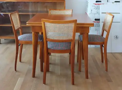Esstisch (ausziehbar) mit 4 Stühlen