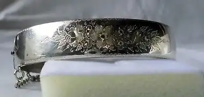 Romantischer alter Armreifen Armspange Silber mit gravierten Blüten (116849)