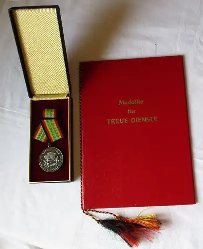 DDR NVA Medaille Für Treue Dienste Silber Stasi + Urkunde Mielke 1966 (120883)