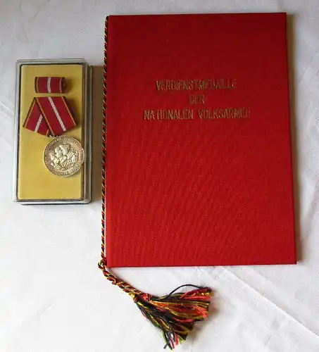 DDR Verdienstmedaille der NVA Silber Stasi + Urkunde Mielke 1971 (122752)