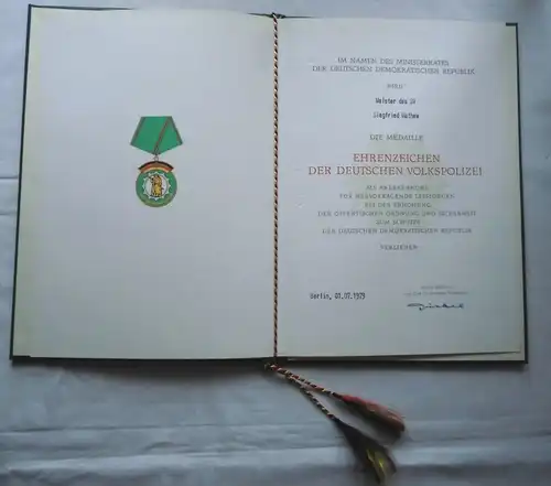 Orden DDR Ehrenzeichen der Deutschen Volkspolizei mit Urkunde Meister (118799)