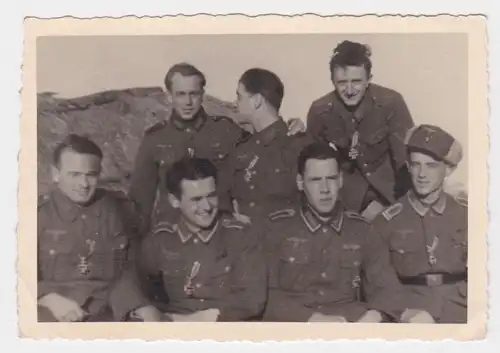 83841 Original Foto Deutscher Soldaten mit Eisernem Kreuz im 2.Weltkrieg