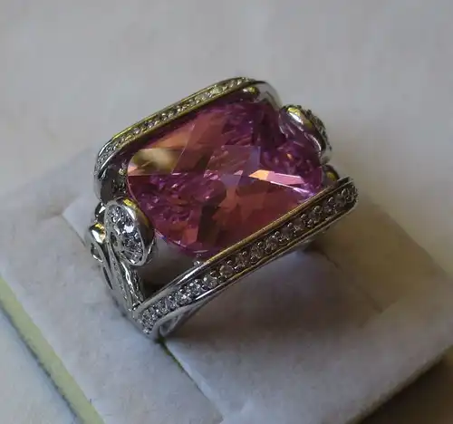 Hochwertiger 925er Sterling Silber Ring mit riesigem rosa Edelstein (126606)