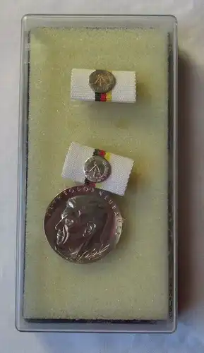 DDR Orden Dr. Theodor Neubauer Medaille in Silber im Etui (104119)