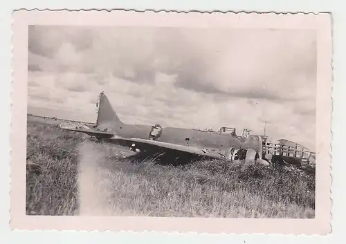 70571 Foto abgeschossenes Flugzeug He 111 um 1940