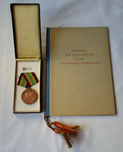 DDR Medaille NVA für treue Dienste Silber Urkunde Minister Hoffmann 1965(115531)