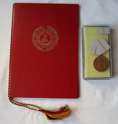 DDR Medaille der Waffenbrüderschaft in Bronze im Etui + Urkunde (115469)