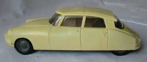 DDR Modellauto Spielzeug Schwungrad Firma Foreign Bakelit (129517)