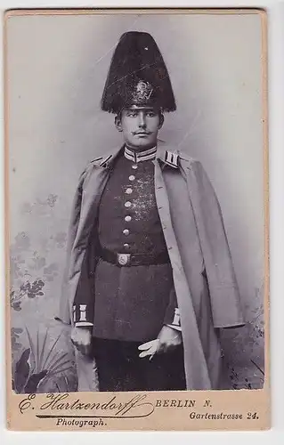 05425 Original Kabinett Foto Soldat Berlin mit Garde Paradehelm um 1915