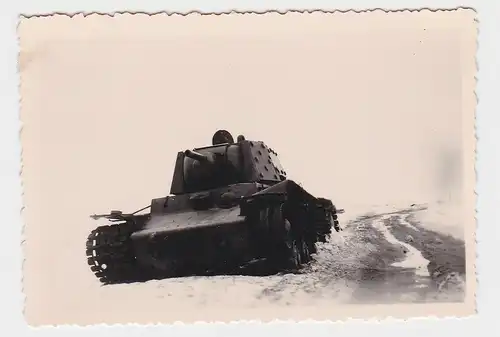 73505 Original Foto Zerschossener Panzer in Russland im 2.Weltkrieg