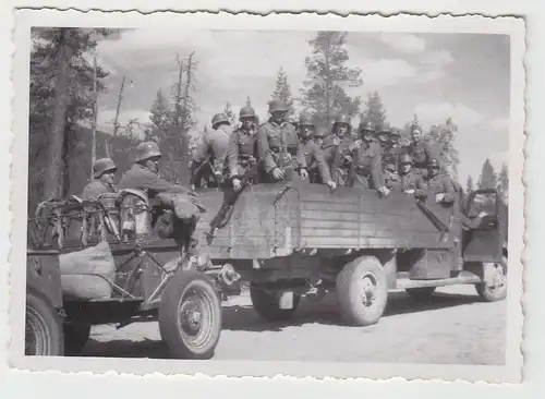 67180 Foto Deutscher LKW mit Hänger als Truppentransport im 2.Weltkrieg