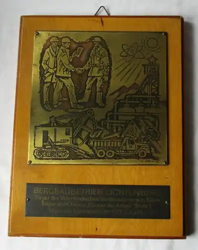 DDR Ehrenplakette Bergbaubetrieb Lichtenberg Träger VVO Banner d Arbeit (135320)