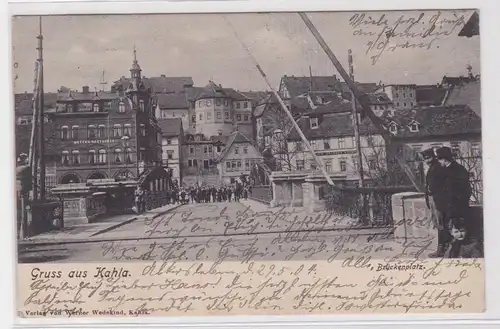 90287 Ak Gruß aus Kahla Brückenplatz mit Bahnschranken 1904