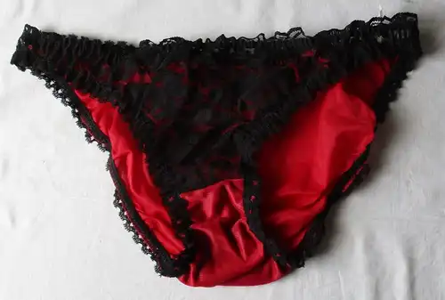 DDR Dessous Slip rot schwarz Spitze Dederon Größe 42 Marke Stretta (158133)