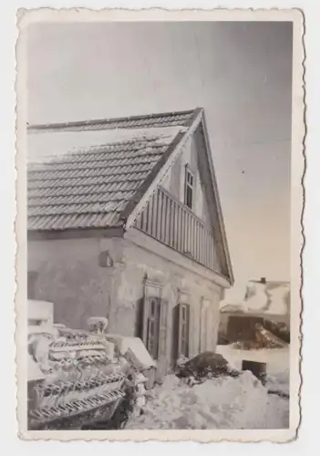 55731 Original Foto Panzerkampfwagen III im Winter neben Wohnhaus um 1940