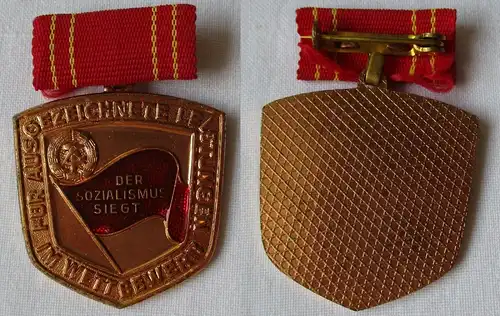 DDR Medaille für ausgezeichnete Leistungen im Wettbewerb im Etui 127 g (143148)