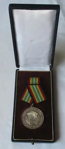 DDR Medaille für treue Dienste in der NVA Silber 900er Ag Bartel 150 c (110608)