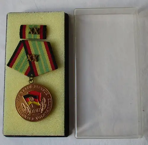 DDR Medaille für treue Dienste in der NVA Gold XX 20 Jahre Bartel 148 i (160954)
