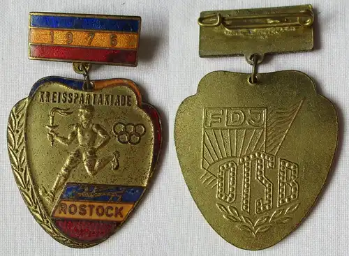 emailliertes Abzeichen Kreisspartakiade Rostock 1976 Gold (113504)