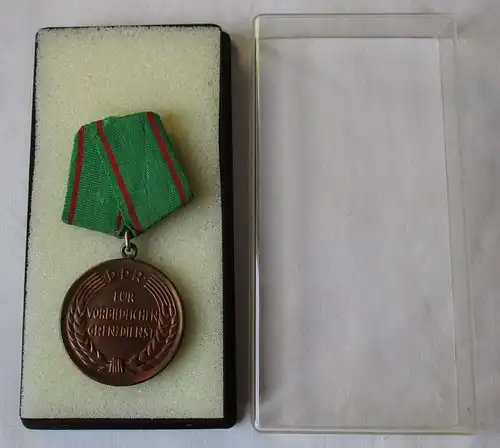 DDR Medaille für vorbildlichen Grenzdienst Bartel 132 a mit Nummer (161663)