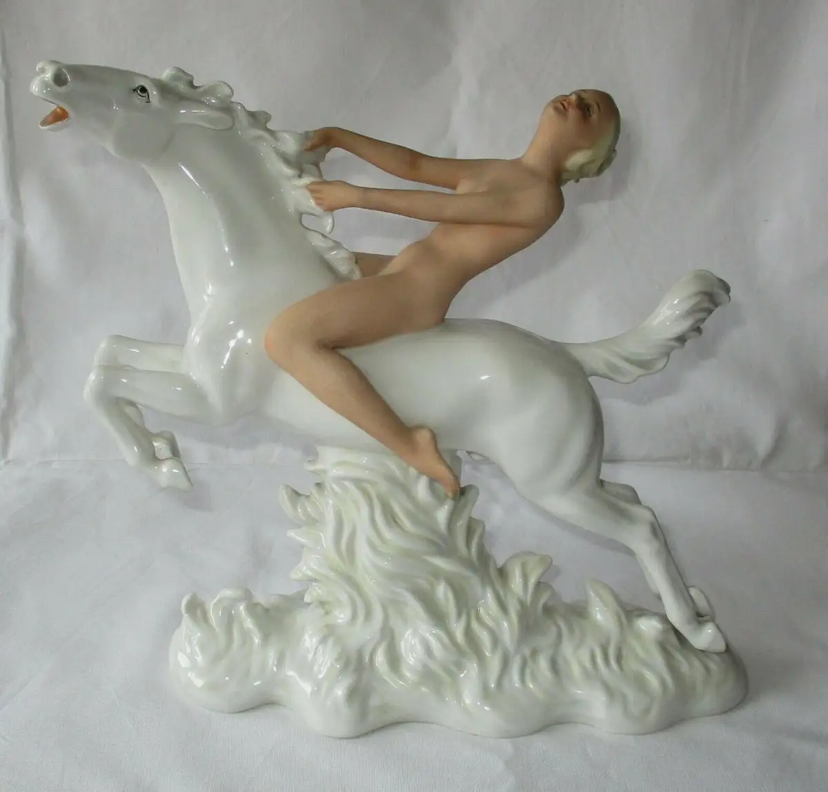 Schaubach Kunst Erotik Figur Akt Frau auf weißem Pferd H 21 cm (153505) 0