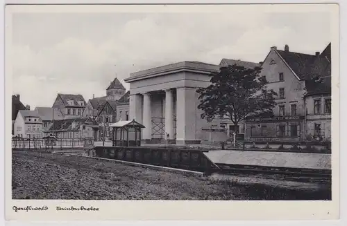 41118 Ak Greifswald - Steinbeckertor und kleiner Hafe um 1940