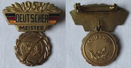 DDR Abzeichen Sport Deutscher Meister 1958 im Schiessen Gewehr (162411)