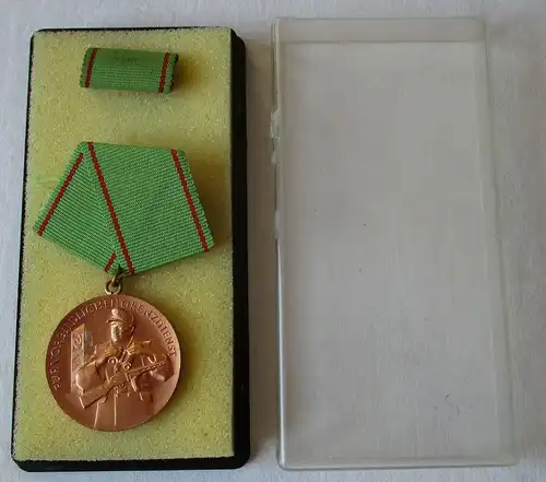 DDR Medaille für vorbildlichen Grenzdienst Bartel 132 d (106129)
