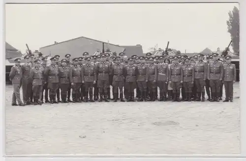 98327 Foto DDR Gruppenbild Panzer Regiment um 1980