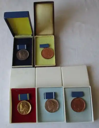 DDR Medaille Pestalozzi-Medaille für treue Dienste Bronze-Gold (101565)