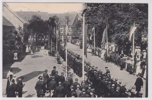 902552 Ak Greene (Einbeck) Verleihung der neuen Fahne an den Kriegerverein 1914