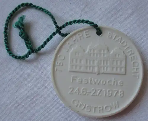 DDR Porzellan Medaille 750 Jahre Stadtrecht Güstrow 1978 (116447)