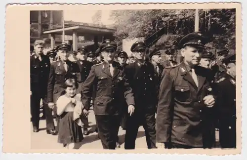 902027 Original Foto Festumzug DDR zum Tag des Eisenbahners um 1960