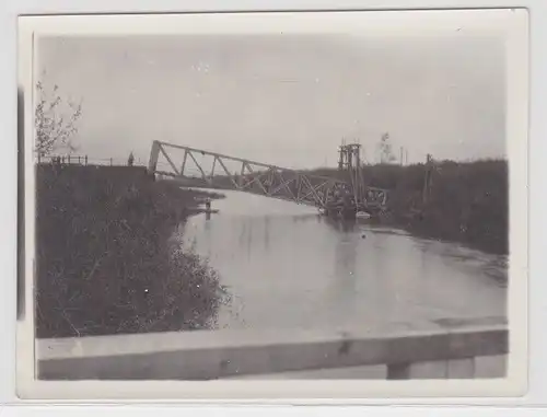 63469 Foto zerstörte Brücke über die Maas bei Inor im 1.Weltkrieg um 1914