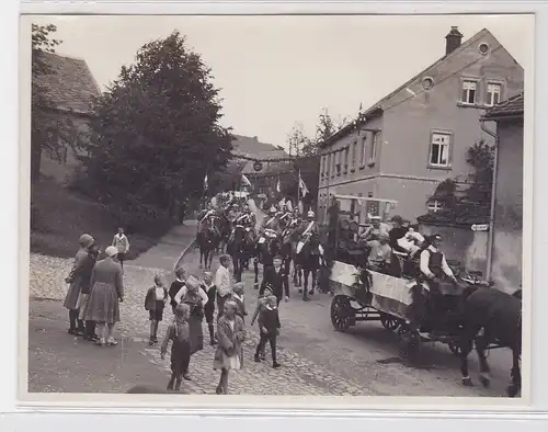 81253 Original Foto Geithain - Umzugswagen Pferdekutsche mit Reitergeleit