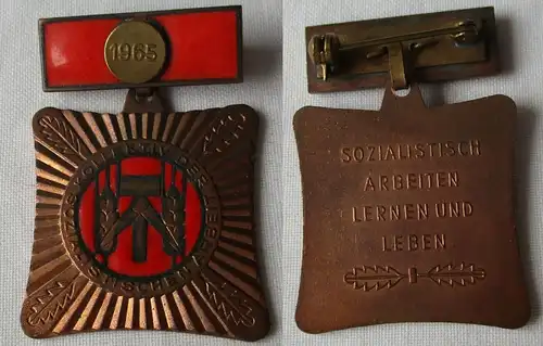 DDR Abzeichen Kollektiv der sozialistischen Arbeit 1965 aufgelegt 79 b (122327)
