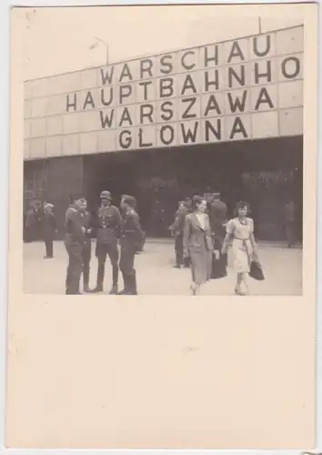903915 Original Foto Soldaten vorm Warschauer Hauptbahnhof im 2.Weltkrieg