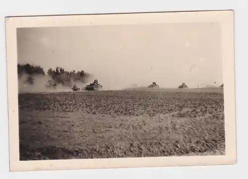 903892 Original Foto Vormarsch deutscher Panzer an der Ostfront im 2.Weltkrieg