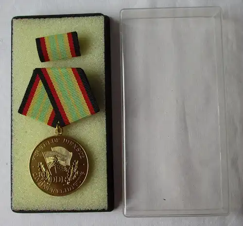 DDR Medaille treue Dienste in der Zivilverteidigung in Gold 274 c (109239)