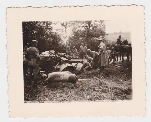 903923 Original Foto Bergung eines Geschütz im 2.Weltkrieg