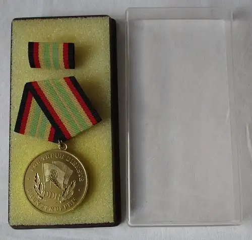 DDR Medaille treue Dienste in der Grenztruppen in Gold 284 d (163571)