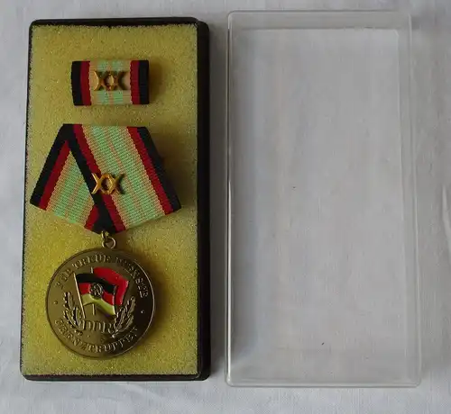 Medaille für treue Dienste in den Grenztruppen der DDR Gold f. 20 Jahre (163559)