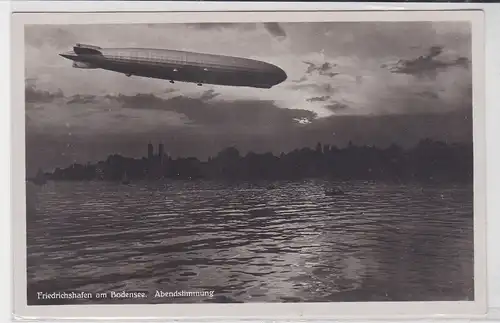 903829 AK Friedrichshafen am Bodensee Abendstimmung mit Zeppelin Luftschiff